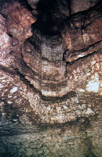 Камин в пещере