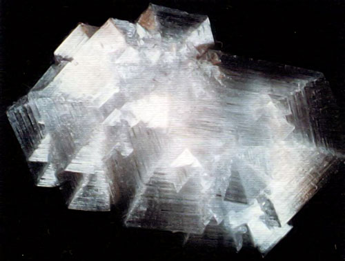 Пирамидальные ледяные кристаллы