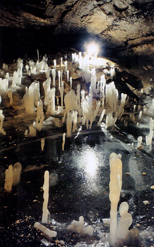Ледяное убранство пещер