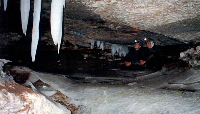 Натечные и покровные льды в пещере Кулогорская-1