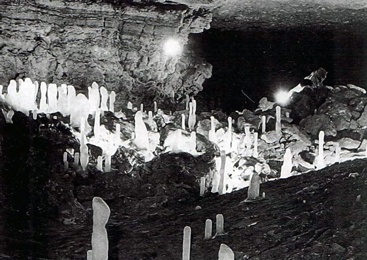 Зал Белое Безмолвие в пещере Кулогорская-2 (К-2)