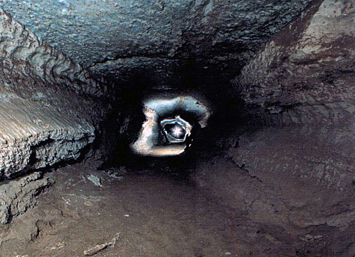 Ход Метро в пещере Голубинский Провал